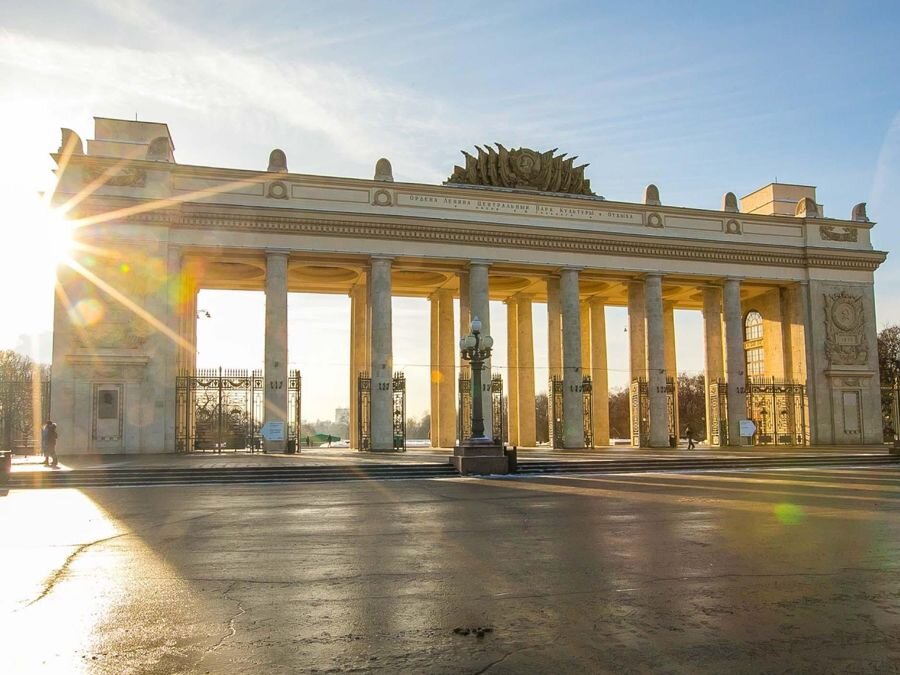 Тула достопримечательности кремль казанская набережная. Куда пойти достопримечательности. Храм всех религий казань. Фонтан в усадьбе асеевых тамбов. Дворец земледельцев казань.