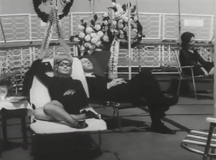 Кадр из фильма "Карточный домик" (1968)