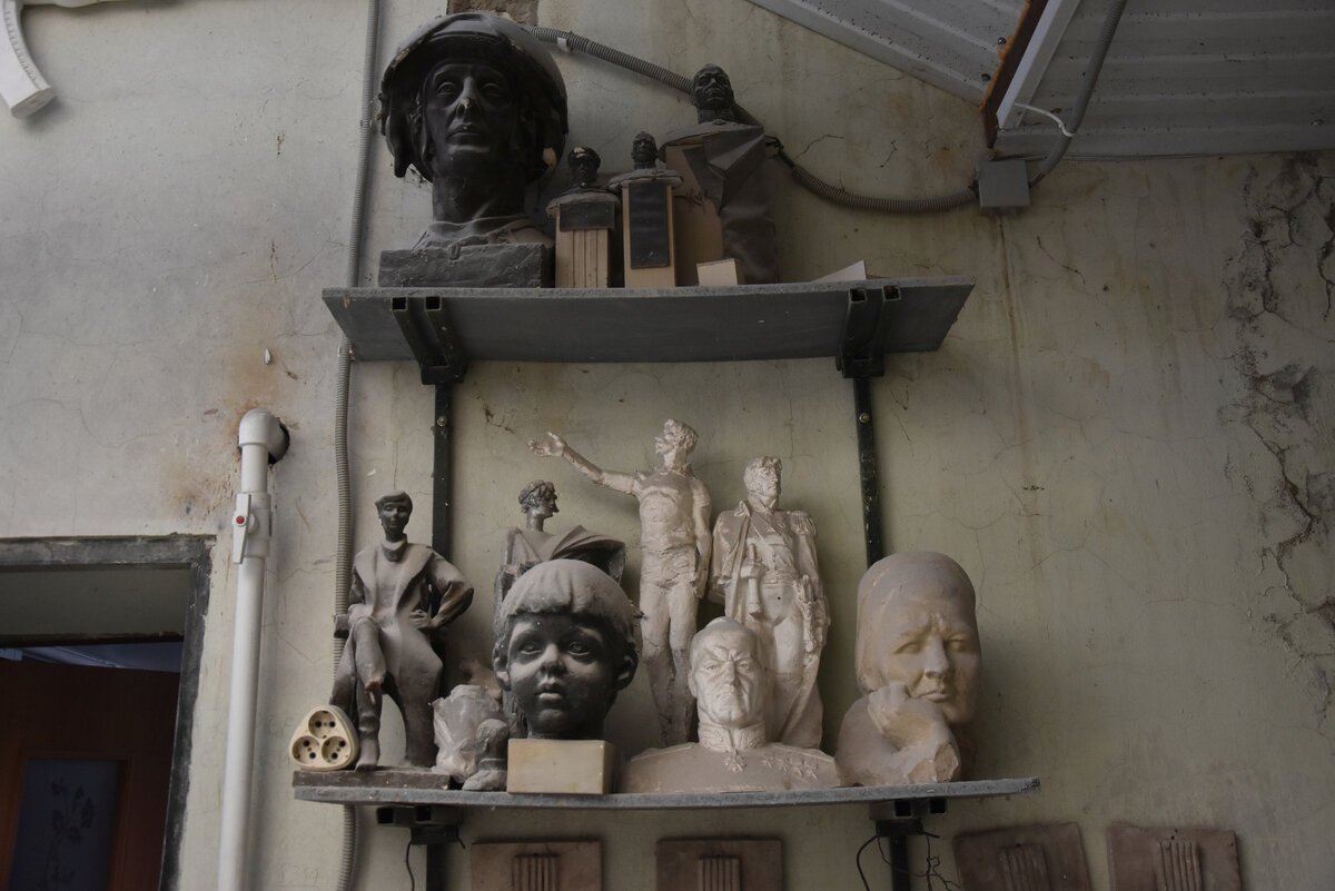 Совсем скоро, в марте этого года, у известного скульптора Георгия Прокофьевича Мясникова 70-летний юбилей.-11