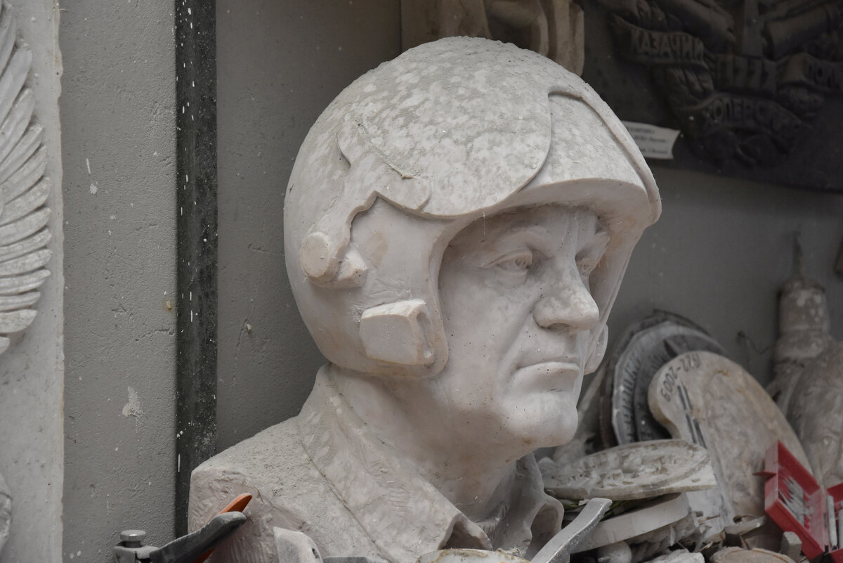 Совсем скоро, в марте этого года, у известного скульптора Георгия Прокофьевича Мясникова 70-летний юбилей.-11-2