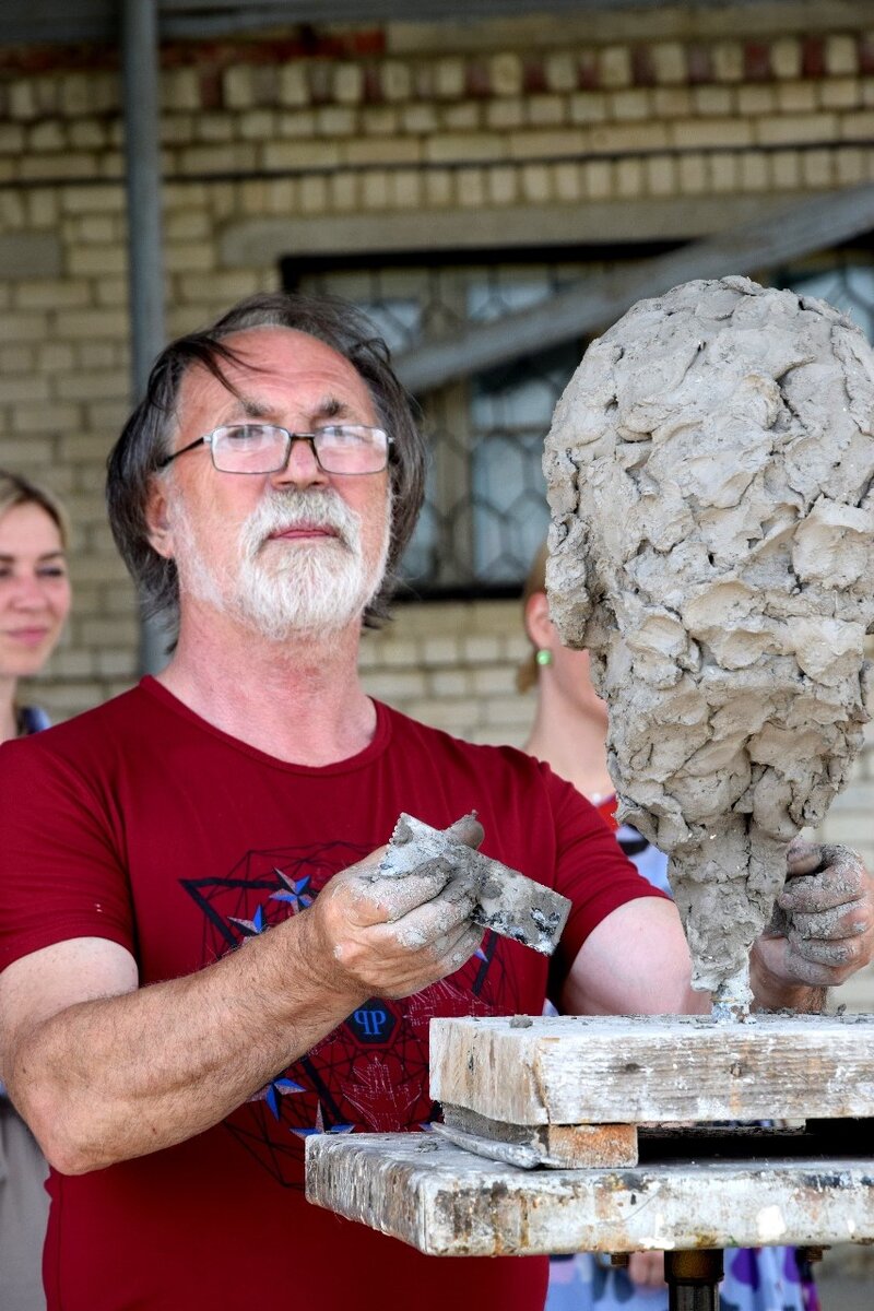 Совсем скоро, в марте этого года, у известного скульптора Георгия Прокофьевича Мясникова 70-летний юбилей.-5