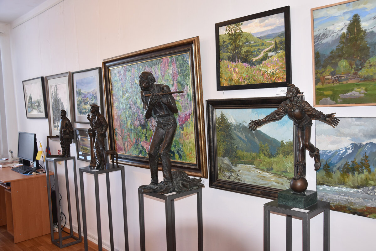 Совсем скоро, в марте этого года, у известного скульптора Георгия Прокофьевича Мясникова 70-летний юбилей.-14