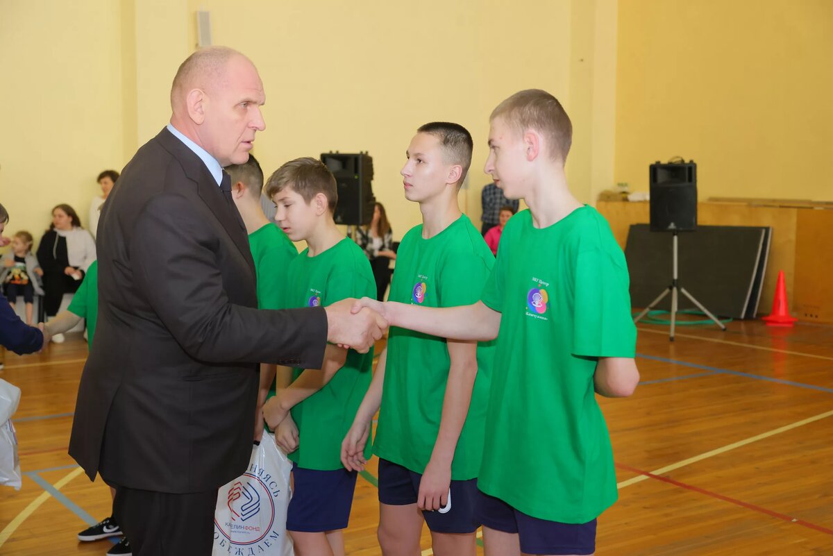 В каком году волейбол включён в программу олимпийских игр. Качества волейболиста. Лешуков пляжный волейбол. Волейбол олимпийские игры. Волейбол история спорта.