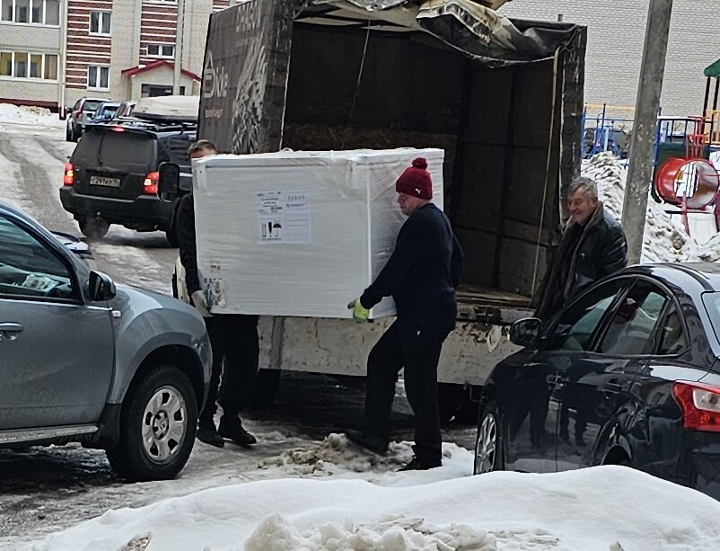 топовые мемы. пр езжает. угарные картинки с надписями. приеду накажу. мама приехала приколы.