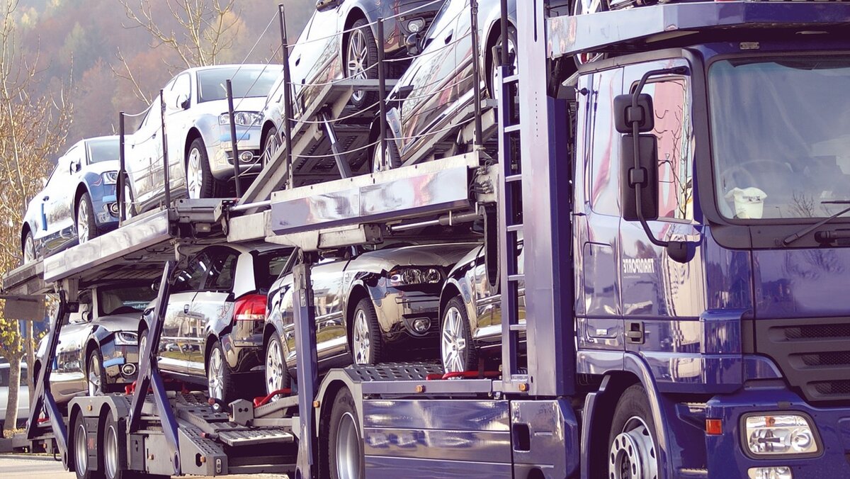 Фото: Фура с китайскими автомобилем