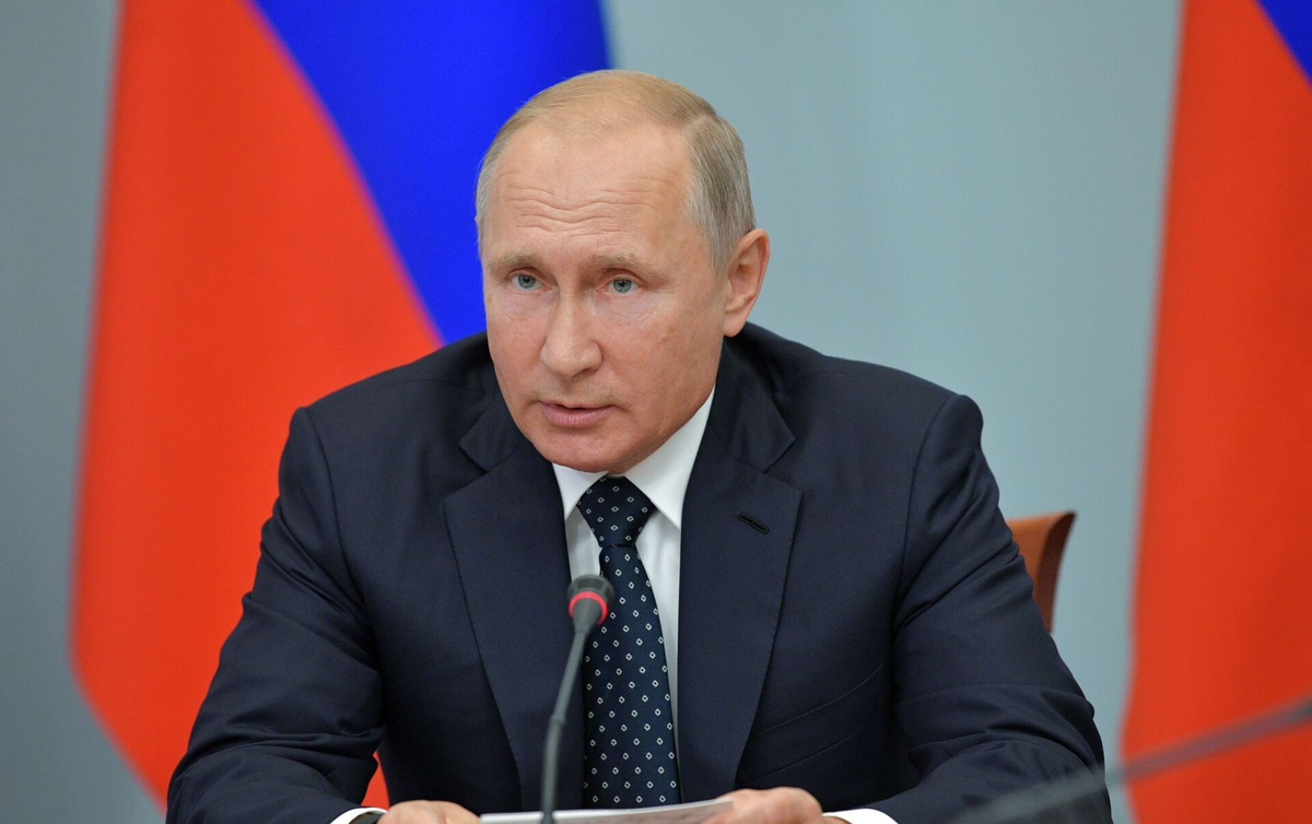 Владимир Путин, президент РФ в 2000-2008 гг. и с 2012 г., зарегистрированный кандидат на президентских выборах РФ 2024 г. (самовыдвиженец)