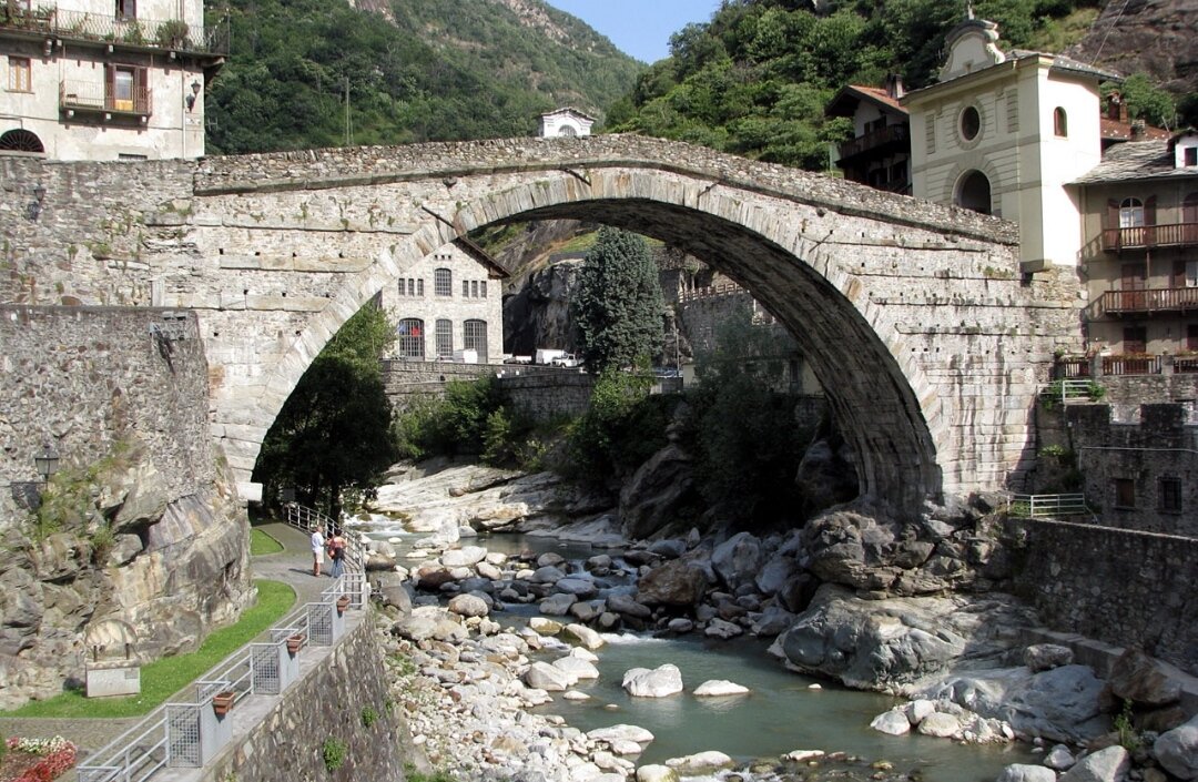 жизнь по вызову сериал 1 серия. фильм с прилучным жизнь по вызову. вызов сериал кадры 2013. опер по вызову 6 сезон. опер по вызову 6 сезон.