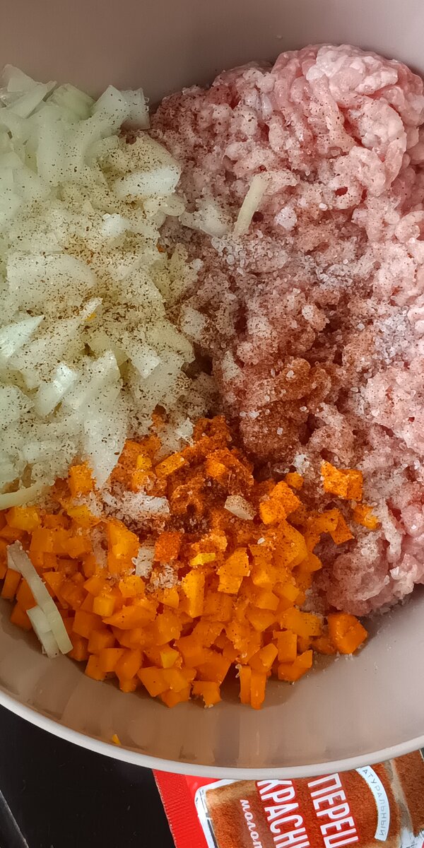 Фарш мясной с луком и рисом. Фарш мясной с луком. Фарш с луком. Фарш с луком сырой. Фарш жареный с луком.
