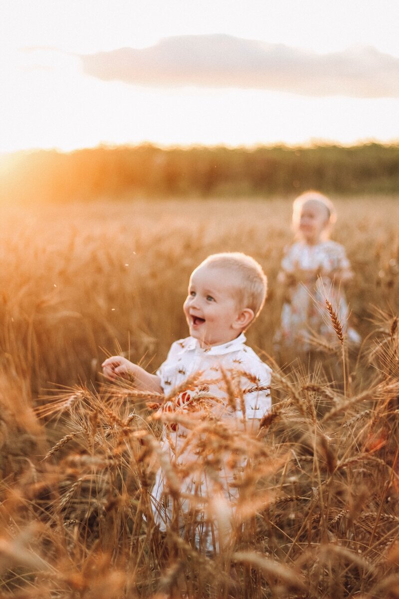 Баул 55x40x25. Сумочка на столе. Человек с сумкой. Сумка стоящая на столе. Собранные сумки с вещами.