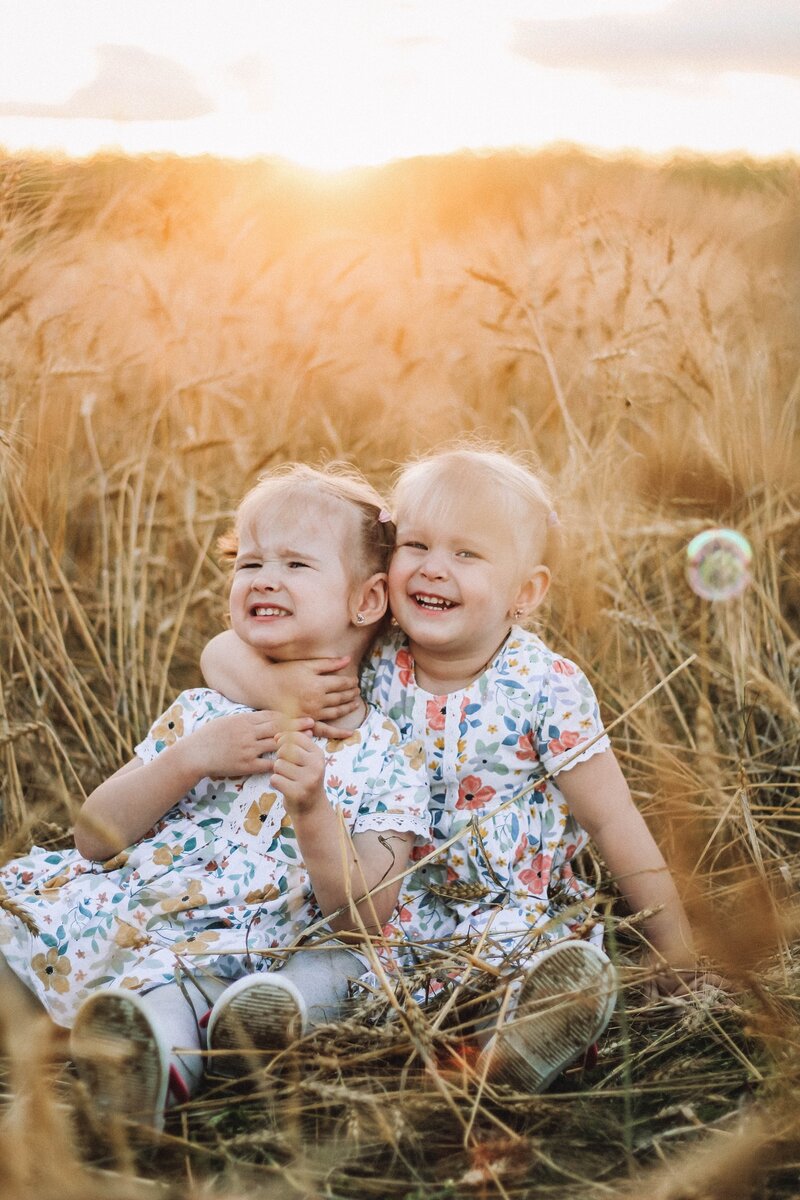 Залитое поле. Река поля калужская область. Поле с ручьем. Наводнение в сельском хозяйстве. На поле вода стоит.