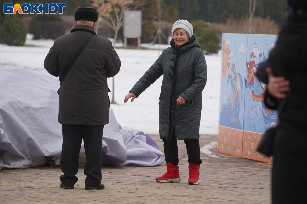 Скопление людей. Много людей. Веселый человек. Объединение людей. Многих желающих как.
