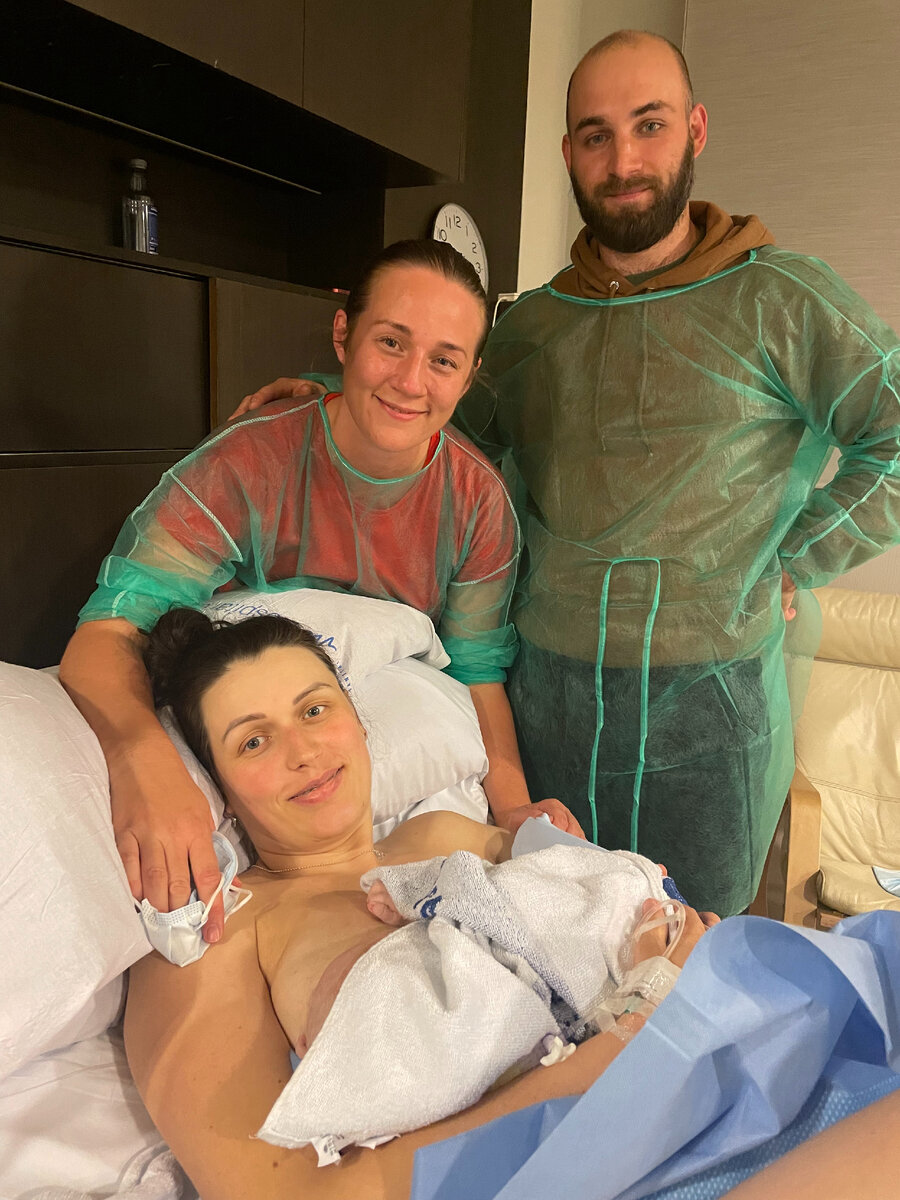 Партнерские роды. Счастливая семья поле родов