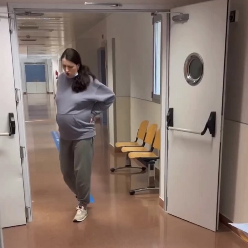 Видео про беременных женщин. Беременные женщины. Беременная женщина рожает. Маленькие дети беременные. Беременность ребенок.