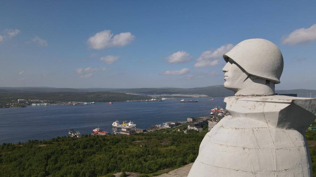 Как только не называют Мурманск: столица Арктики, Заполярье, ледяная столица России, русский север, «северные морские ворота России». И все это о городе с холодным климатом, но теплым приемом.