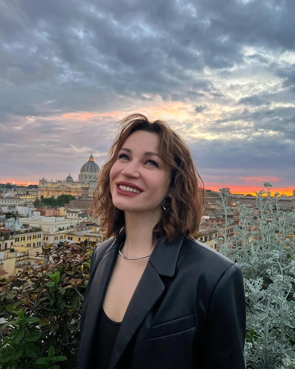 Внимательность прикол. Высказывание про внимание. Картинки про внимание к девушке. Меньше внимания девушке. Безразличный мужчина.