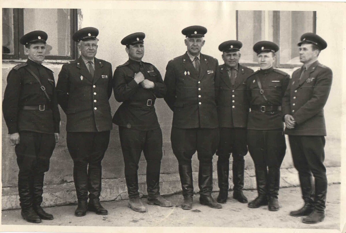 Руководство Иманского ПОГО. Константинов крайний справа.  Фото 1968 года. 