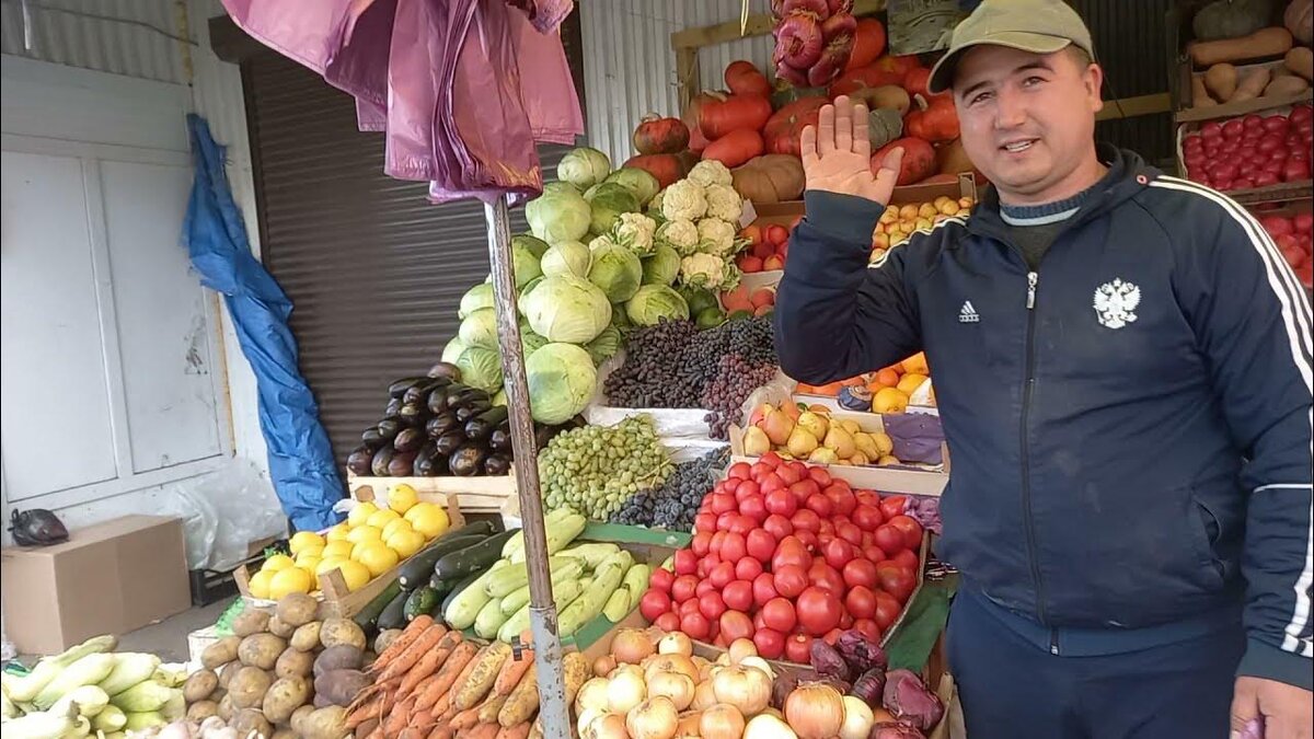 Толпа мигрантов. Сколько мигрантов в азии. Росстат мигранты по возрасту. Трудовые мигранты в россии статистика 2020. Крупнейшие города центральной азии.