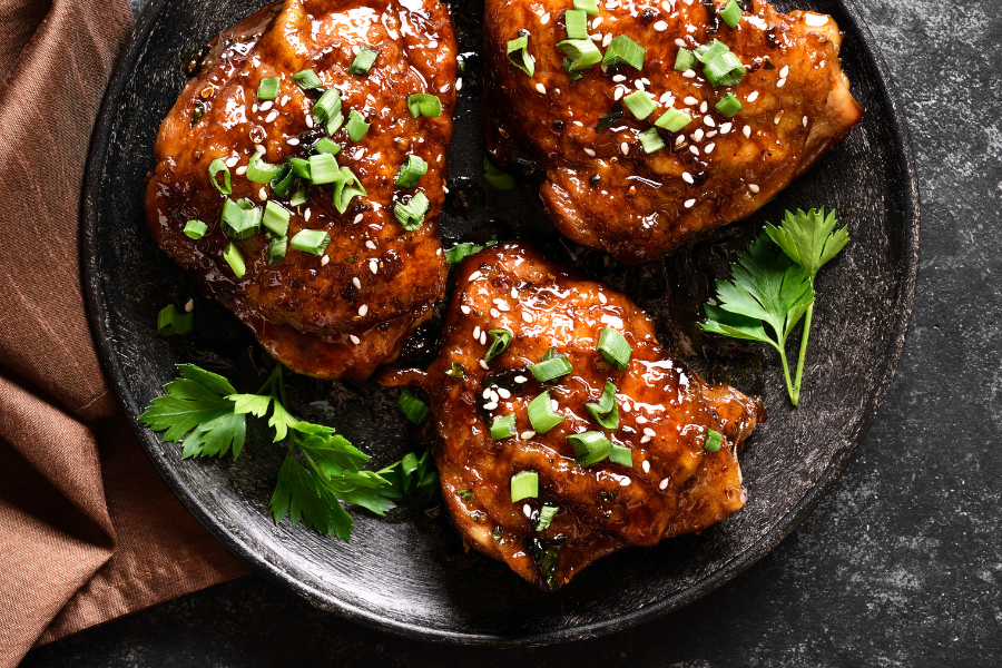 вареная курица. вареное мясо курицы. как сварить куриное бедрышко. как сварить куриное бедрышко. бедро куриное запеченное.