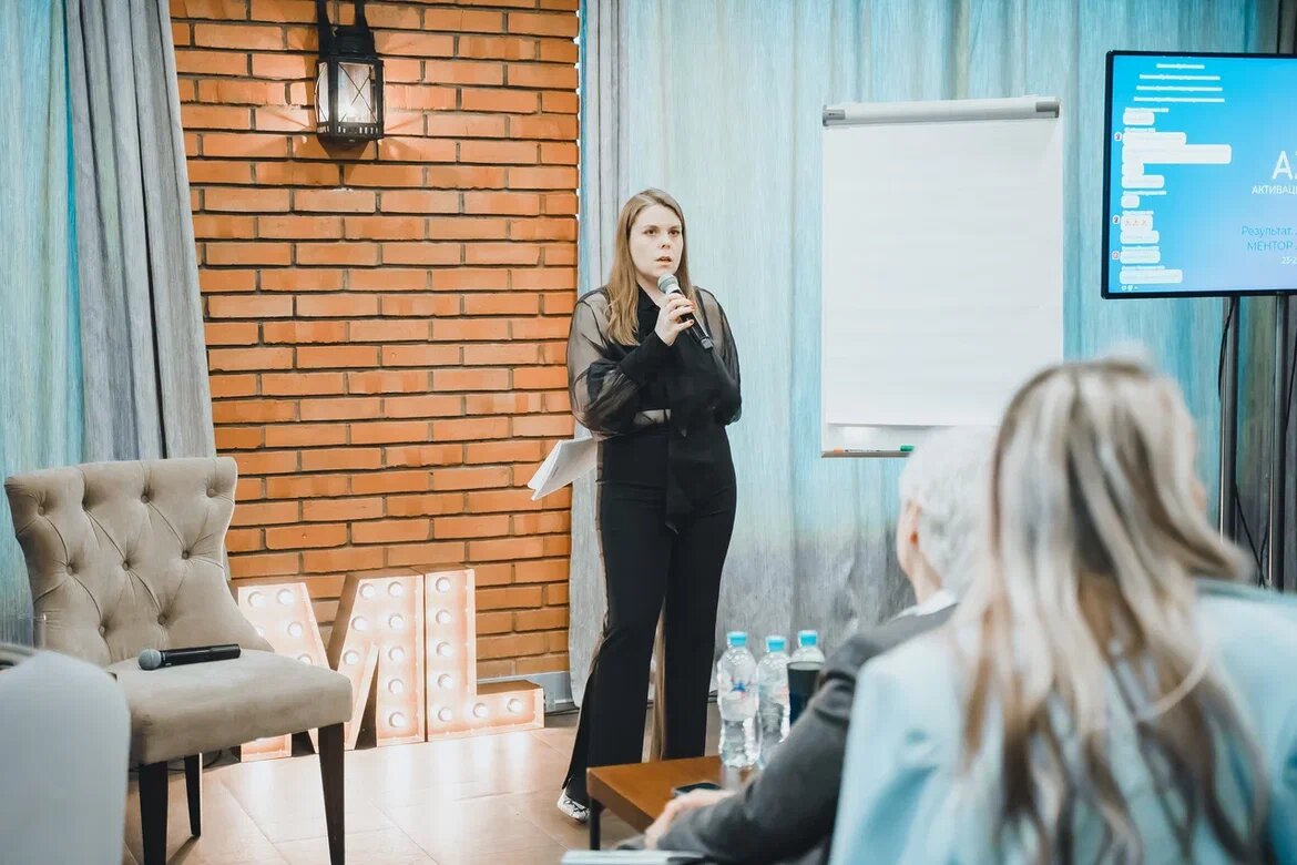 креативный работник.