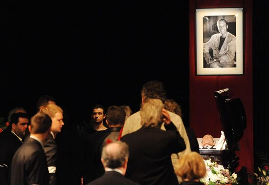Прощание с Олегом Янковским в театре "Ленком"