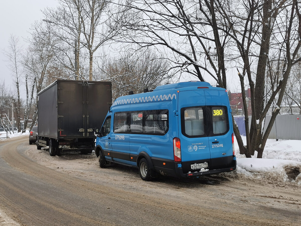 Маршрут № 380 обслуживают микроавтобусы. Вот автобус 1775098 Нижегородец-222708.