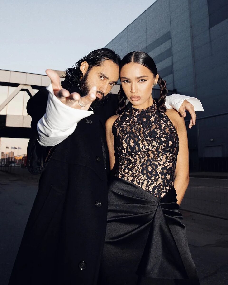 Их не пугают бесконечные гастроли, концерты и ненормированный рабочий график &mdash; они готовы мириться со всеми трудностями ради своих вторых половинок.-22