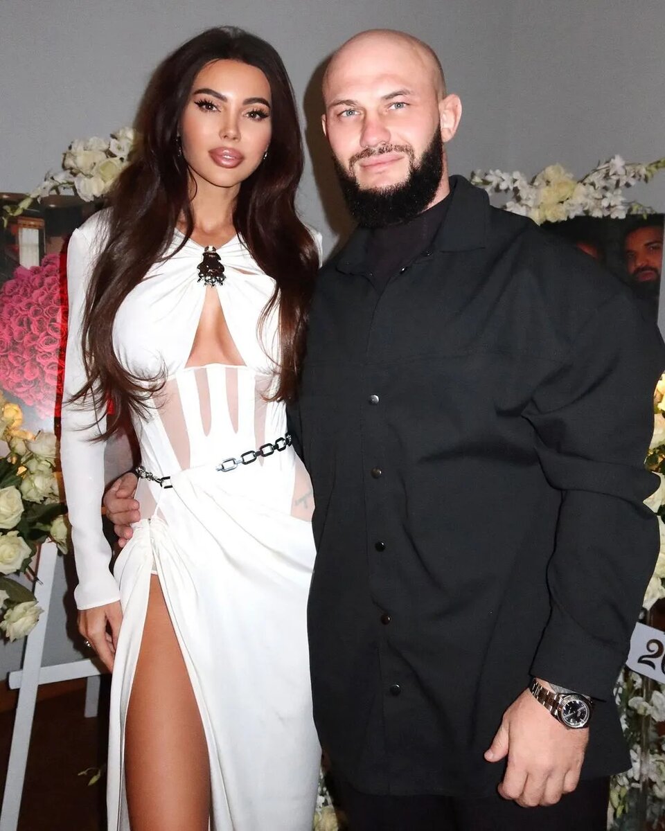 Их не пугают бесконечные гастроли, концерты и ненормированный рабочий график &mdash; они готовы мириться со всеми трудностями ради своих вторых половинок.-25