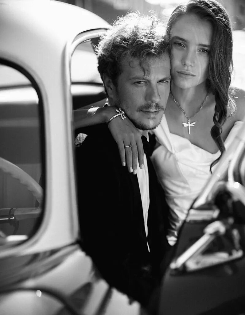 Их не пугают бесконечные гастроли, концерты и ненормированный рабочий график &mdash; они готовы мириться со всеми трудностями ради своих вторых половинок.-31