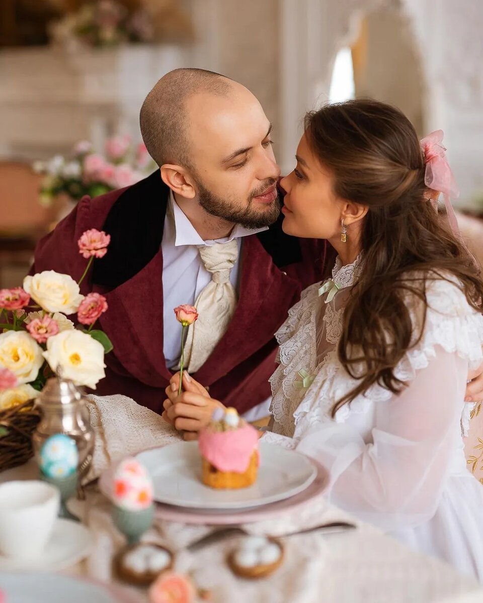 Их не пугают бесконечные гастроли, концерты и ненормированный рабочий график &mdash; они готовы мириться со всеми трудностями ради своих вторых половинок.-34