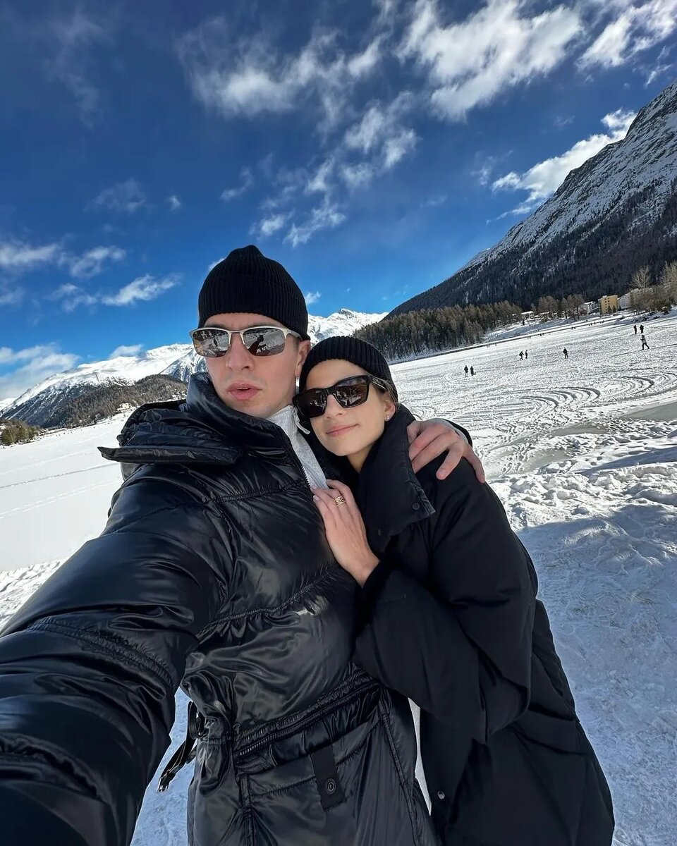 Их не пугают бесконечные гастроли, концерты и ненормированный рабочий график &mdash; они готовы мириться со всеми трудностями ради своих вторых половинок.-55