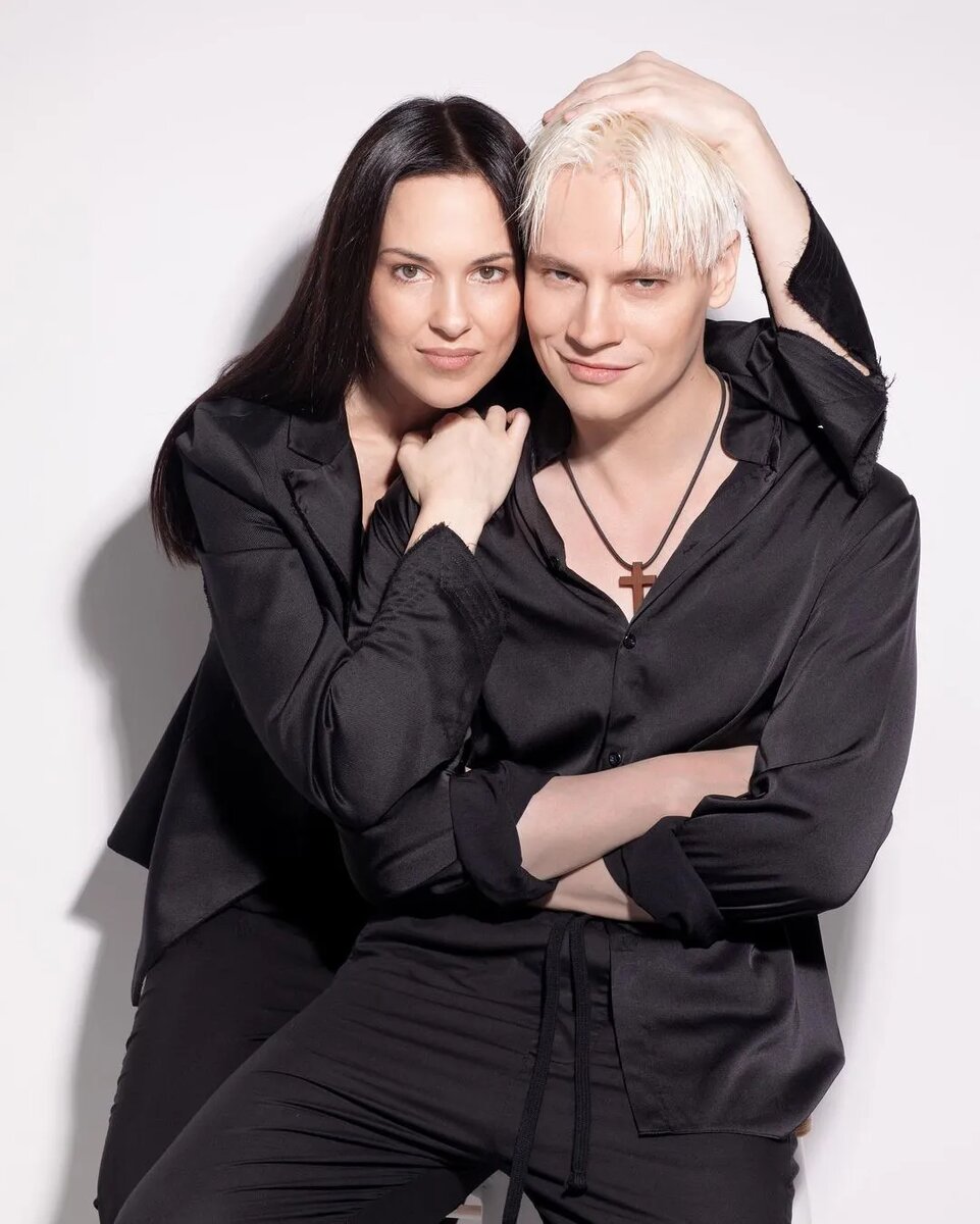 Их не пугают бесконечные гастроли, концерты и ненормированный рабочий график &mdash; они готовы мириться со всеми трудностями ради своих вторых половинок.-61