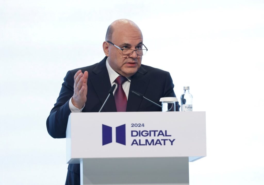    Председатель правительства РФ Михаил Мишустин выступает на пленарной сессии международного цифрового форума «Digital Almaty 2024: Индустрия Х» в центре делового сотрудничества «Атакент» в Алма-Ате. Дмитрий Астахов / РИА Новости