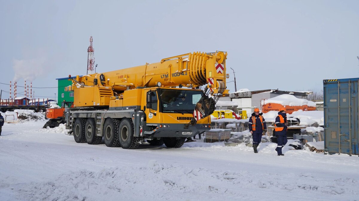 Рабочие на предприятии. Рабочий класс. Бригада рабочих. Оказаться рабочий. Труд стройка.