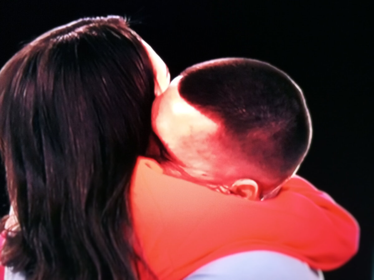 Слова песни. Сказать прощай. Труднее всего сказать три фразы. Друзья не говорят прощай. Картинка к слову прощай.