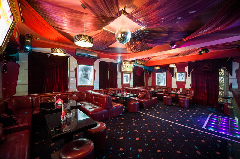 молодежь в кафе. хинкальная на покровке. кафе хинкальная покровка 16. большие порции в ресторане. ресторан на проспекте вернадского.