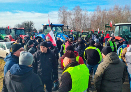    ЕС пренебрегает собственным народом в угоду Украине. Польские фермеры вновь объявили забастовку