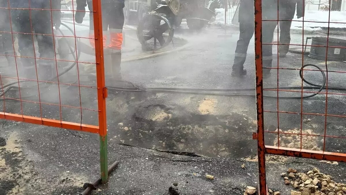     Прорыв трубопровода горячего водоснабжения произошел в Нижнем Новгороде в пятницу, 2 февраля. На месте уже работают специалисты. Эту информацию NewsNN подтвердили в мэрии, ссылаясь на ООО «Теплосети».