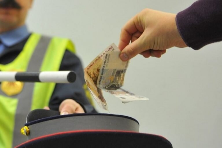    В Орске гаишник брал взятки за экзамен на права Марина Шарт