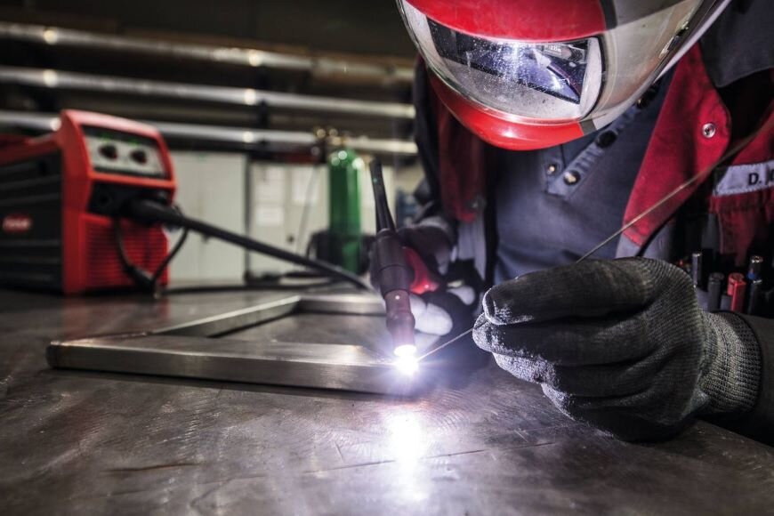 рдс сварка. сварщик. работа ручной сварщик. сварщик ручной дуговой сварки. сварка.