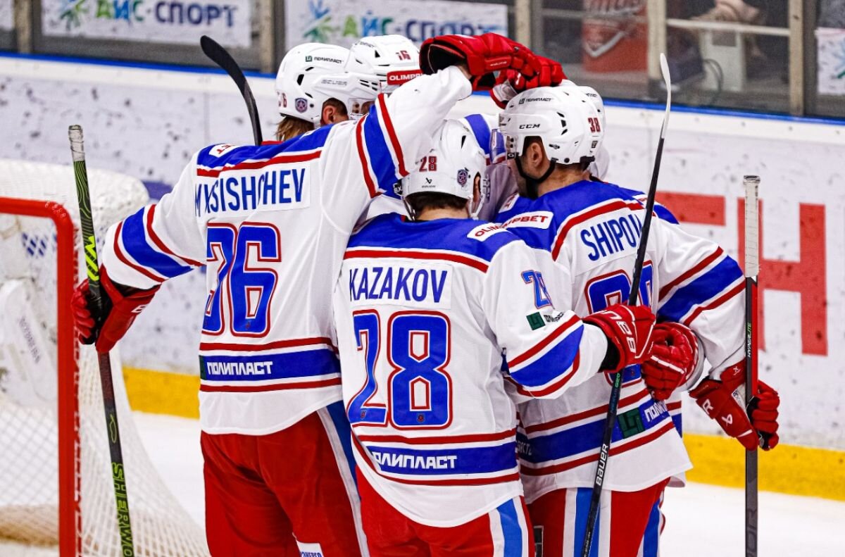 владислав фирсов хоккеист. южный урал вхл. арена металлург новокузнецк. южный урал. форма хоккеиста южного урала.