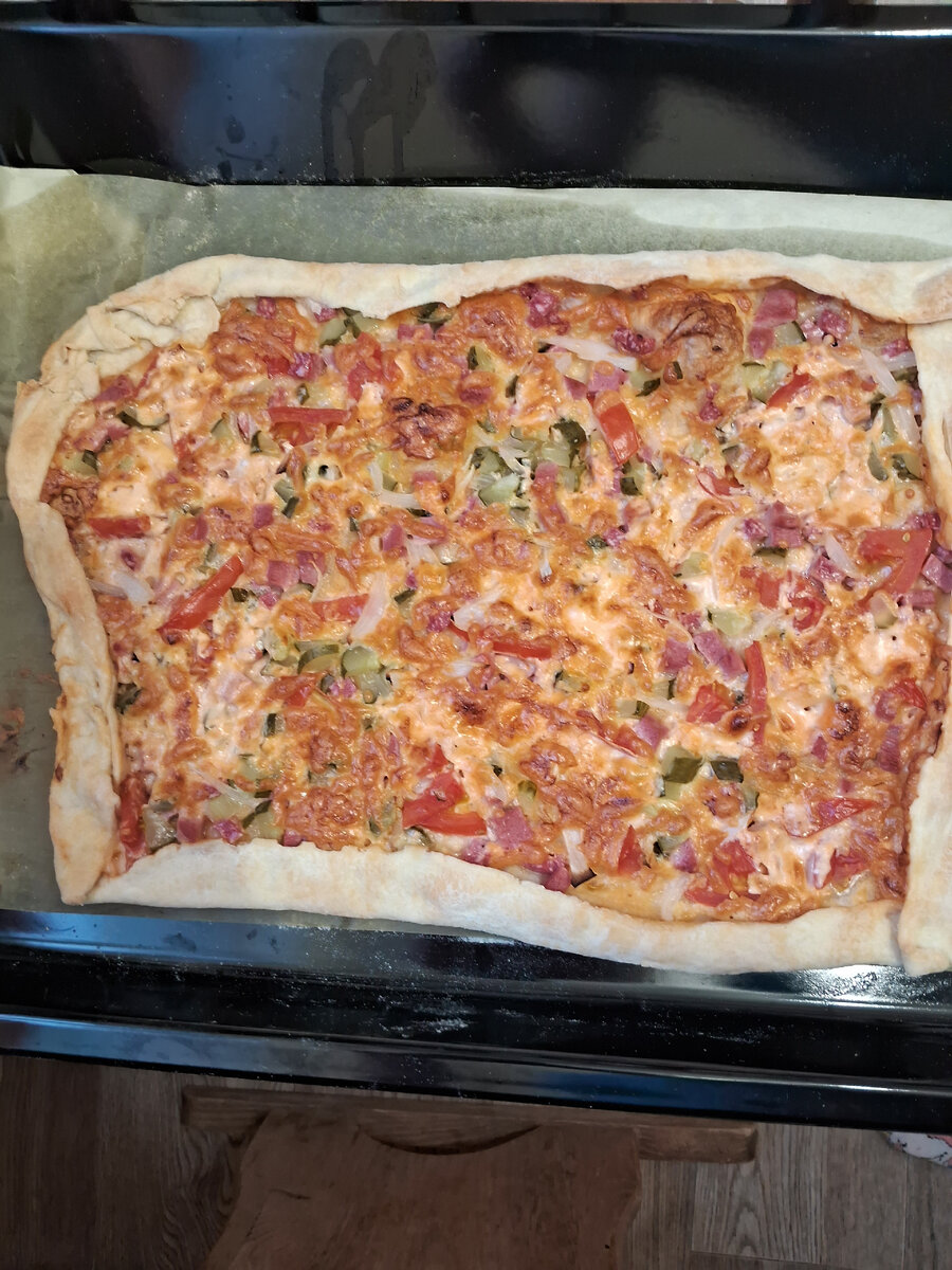 Вкусная пицца на тонком тесте. Пицца тонкая. Пицца мясыч. Пицца табаско. Вкусная пицца на тонком тесте.