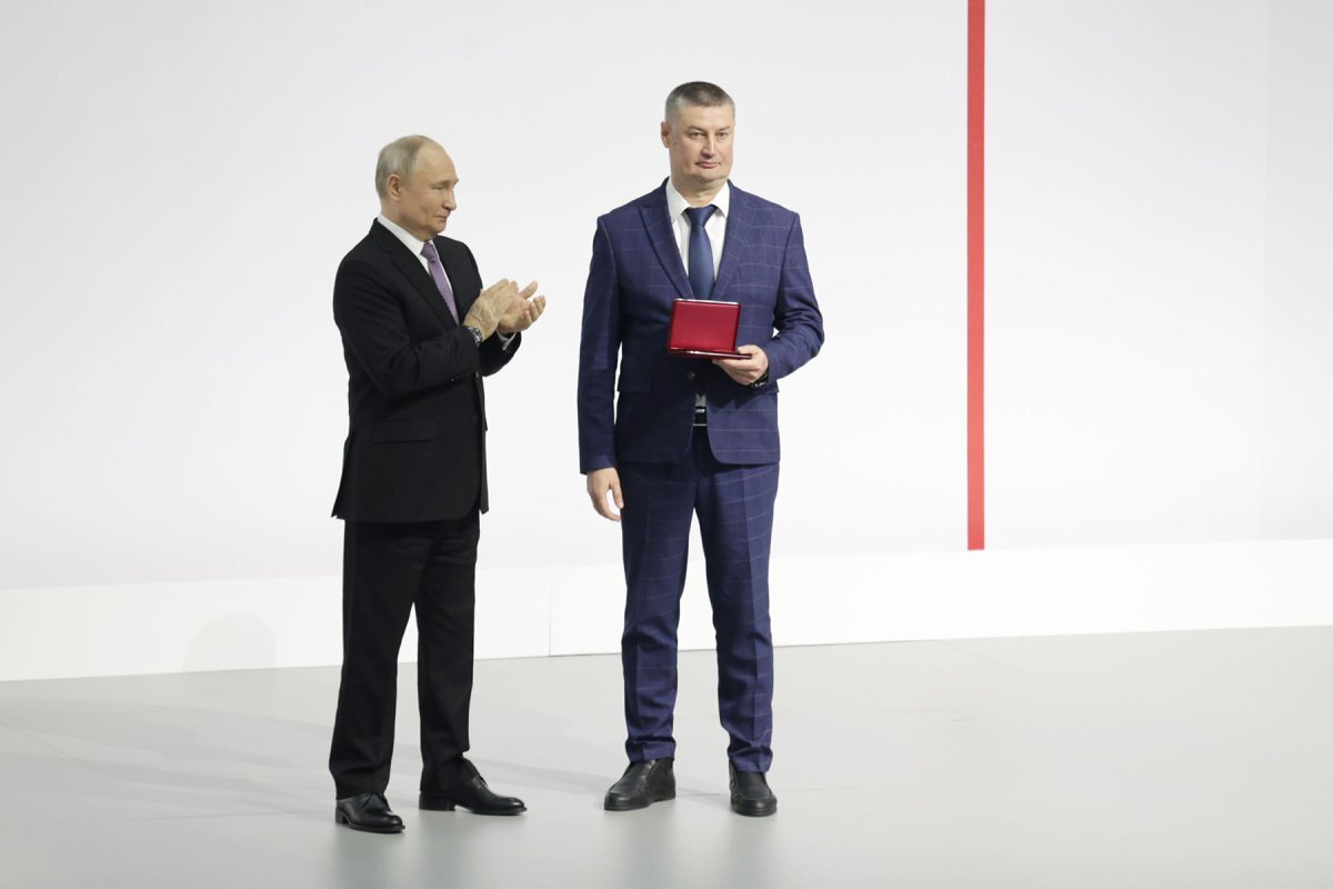    Путин лично вручил орден «За доблестный труд» директору тульского «Сплава»