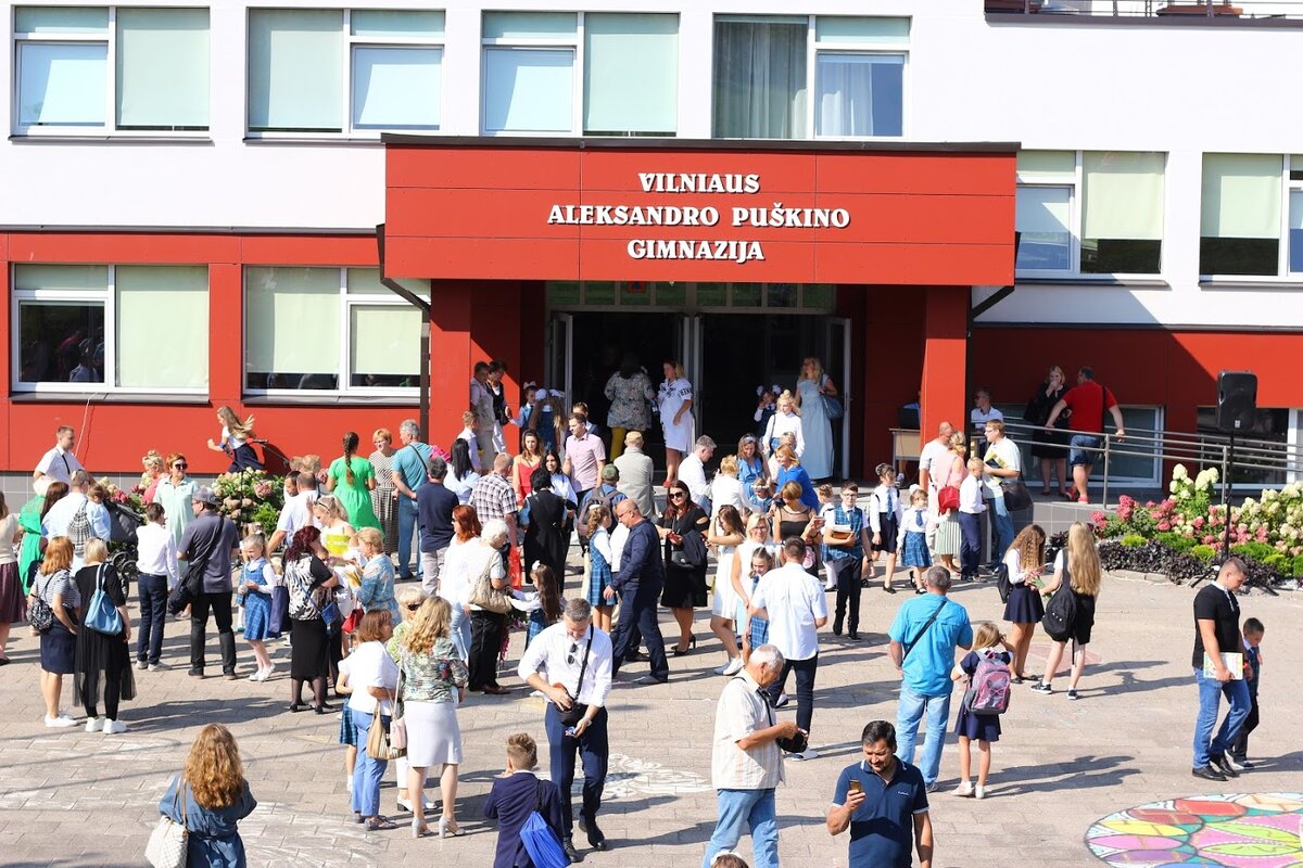 Королевство испания достопримечательности. Базилика дель пилар. Севилья испания. Испания толедо эстетика. Вильнюс испания.