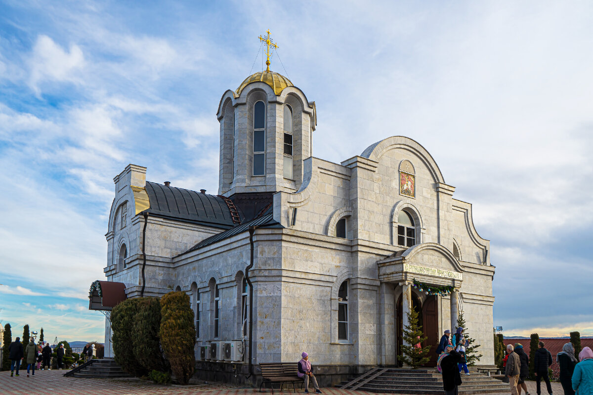 Кавказские Минводы. Георгиевский монастырь и статуя Христа в Ессентуках. |  ФотоЕдуДалеко | Дзен