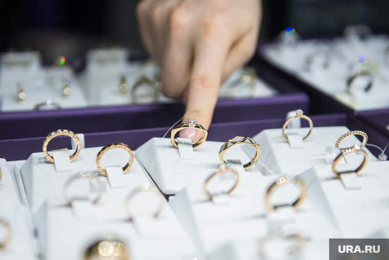 роскошные ювелирные украшения. красивые ювелирные украшения. ювелирные украшения. макросъемка ювелирных изделий. ювелирные украшения.