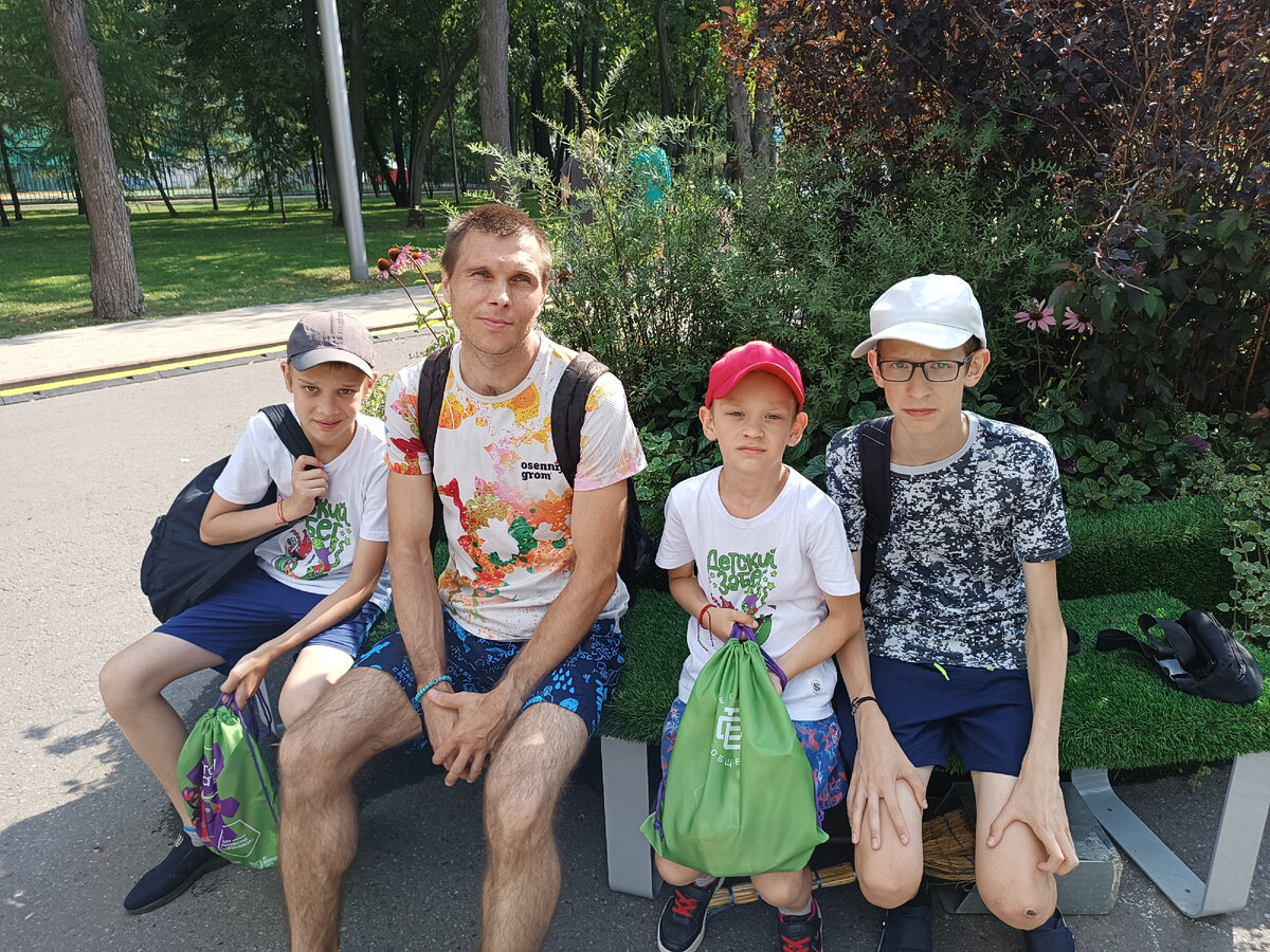 Когда одни мальчишки.