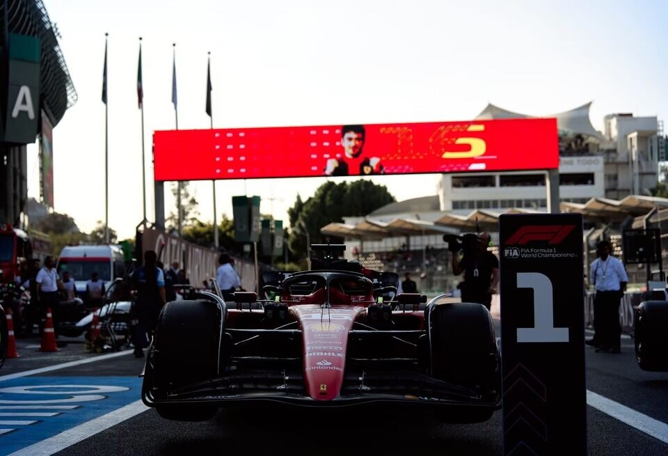    «Будет хаос». Экс-инженер раскритиковал Ferrari за приглашение ХэмилтонаFerrari