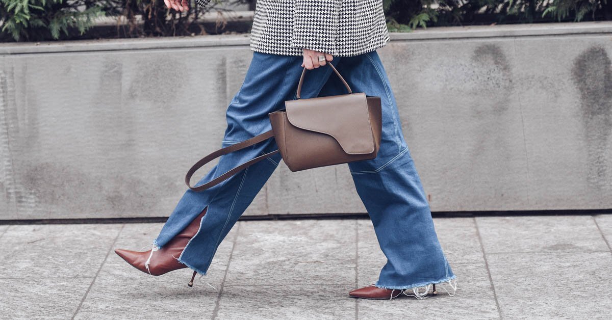 Знак не для детей 0-3. Не подходит картинка. Мемы про михаила. Футболка не подходи. Не подходит в данной.