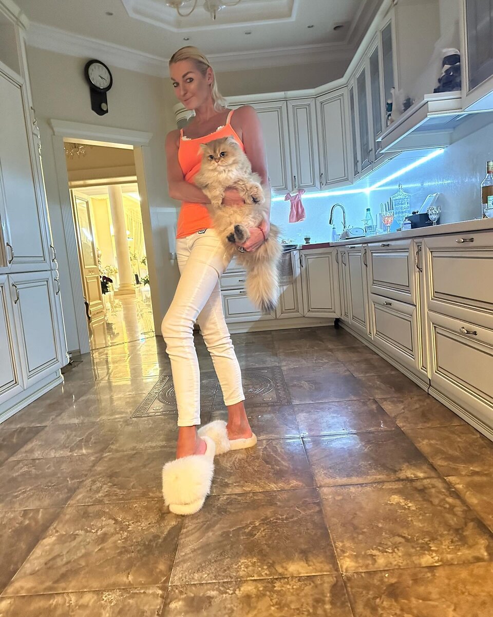 Стопка денег. 400 тысяч рублей. 150 тысяч рублей наличными. Лёгкие деньги картика. 60 тыс рублей в суммах.