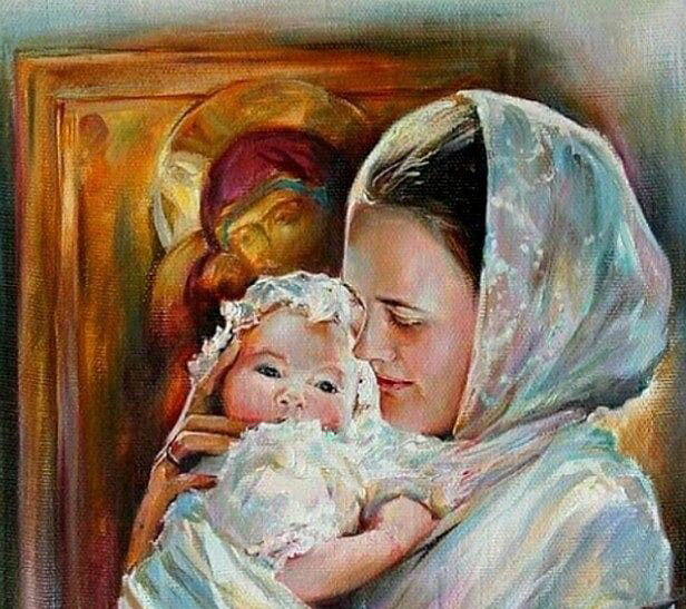 Мать с младенцем у иконы Богородицы.